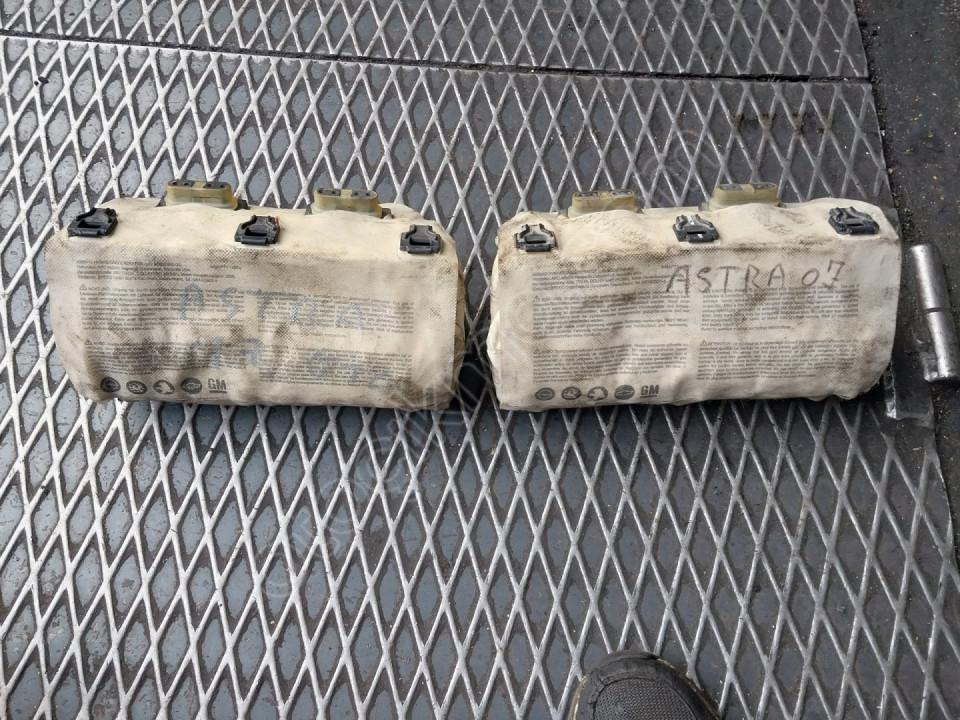 OPEL ASTRA H SAĞ YOLCU GÖĞÜS AİRBAGİ ÇIKMA ORJİNAL PARÇA