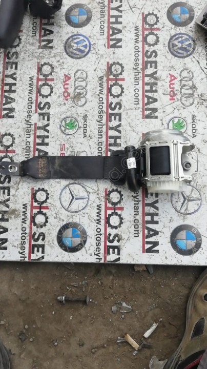 5H6857805F golf 8 sol arka emniyet kemeri