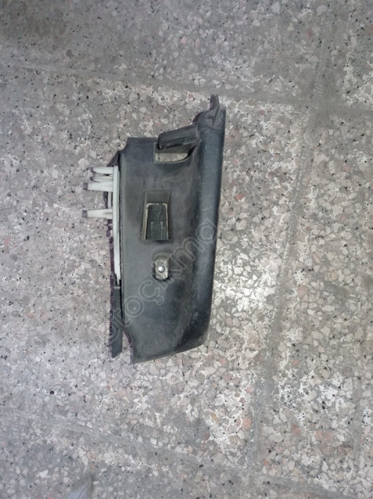 8W0857792 16-19 A4 ORJÇIKMA SAĞ ARKA EMNİYET KEMERİ KILAVUZU