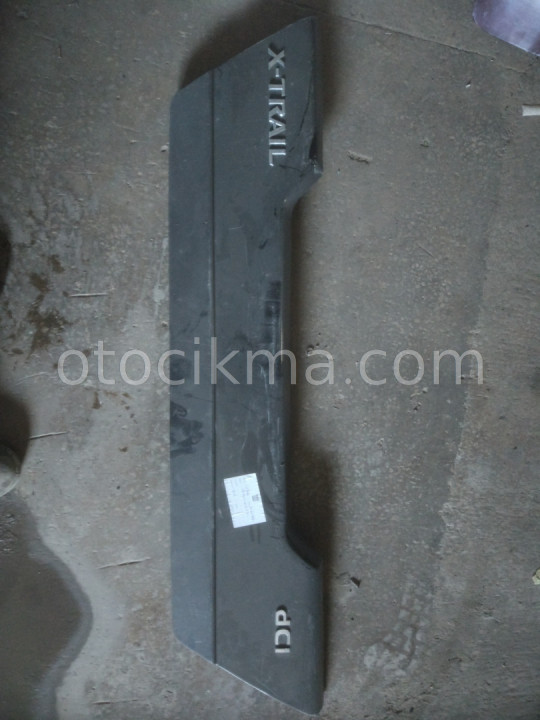 Nissan X-Trail bagaj kapısı kaplaması