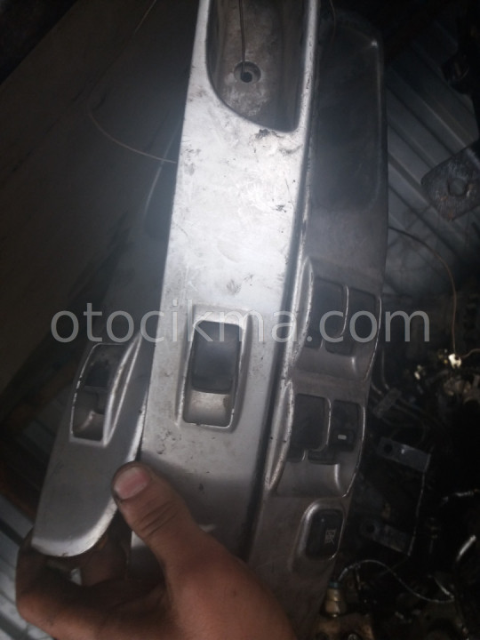 L200 kapı açma kapama düğmeleri