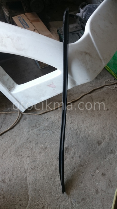 Ford Focus ön cam dış kenarı