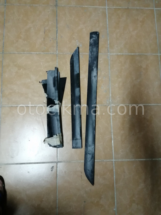 Ford Focus 1 çıkma Kapı Çitası