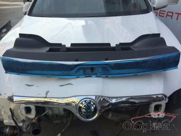 Skoda Superb Arka Panel İç Bakalit Kaplama Sıfır Orjinal
