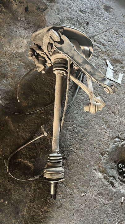 MERCEDES C180 W204 ARKA AKS TAŞIYICI MERKEZ SALINCAK SET