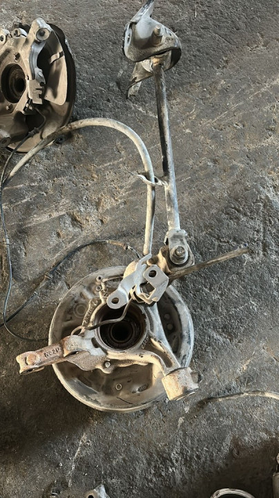 DACİA DUSTER 4X4  ARKA TAŞIYICI AKSON SAĞ SOL MG OTO