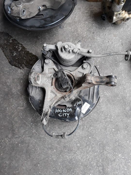 HONDA CITY SAĞ ÖN TAŞIYICI CIKMA