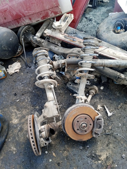 Renault Kangoo 3 aks taşıyıcı amortisör helezon yayı