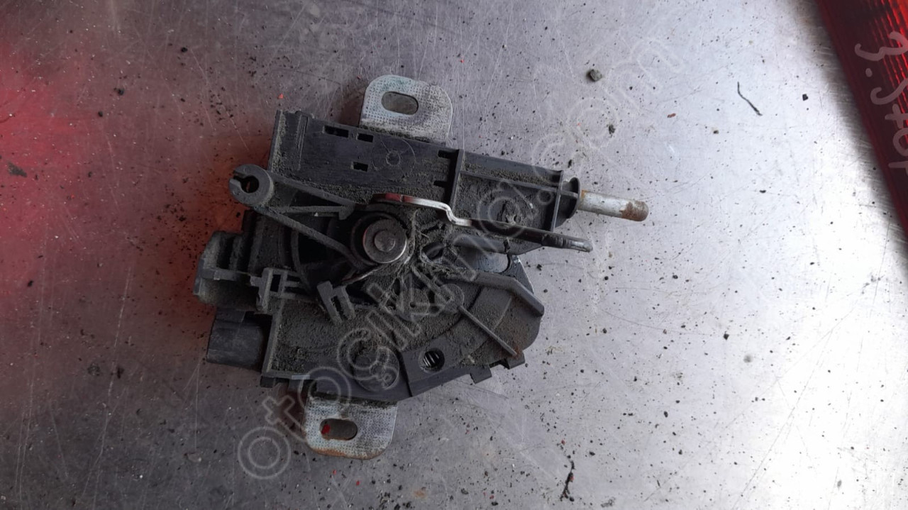 Focus 1 kaput kilidi anahtar deliksiz çıkma