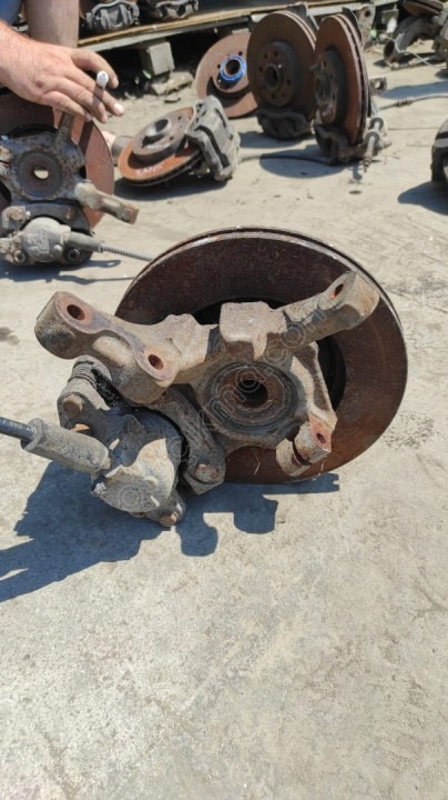 RENAULT CLİO 2 SAĞ ÖN TAŞIYICI CIKMA CEP: 0541 570 02 94