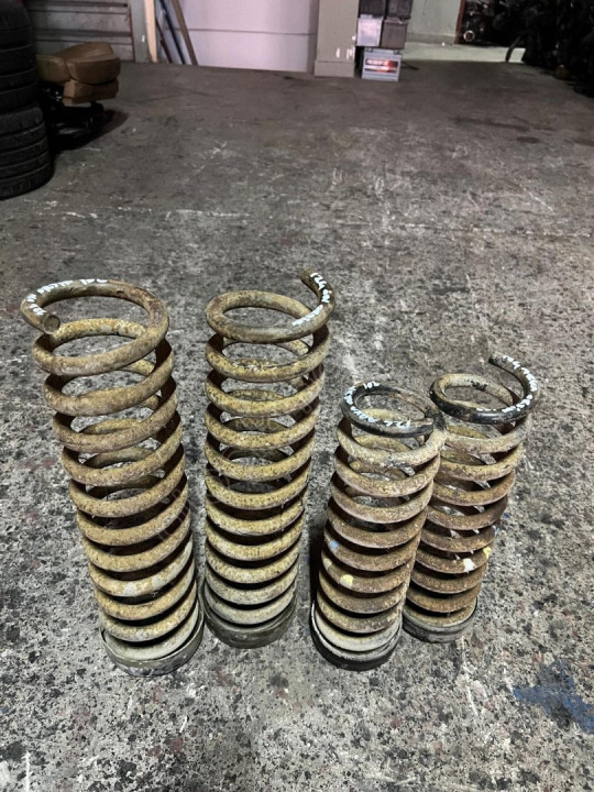 MERCEDES W124 ORJİNAL YILDIZLI HELEZON YAY TAKIMI ÇIKMA