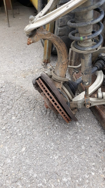 SKODA SUPERB SAĞ ÖN TAŞIYICI CIKMA CEP: 0541 570 02 94