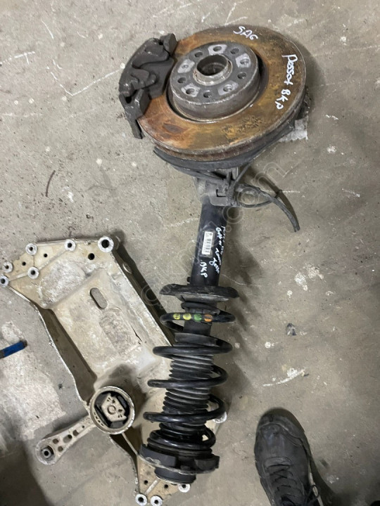 Passat B6 B7 Passat CC Suberb helezyon yay ön 3C0411105C