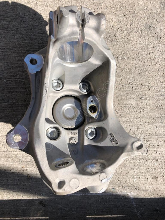 BMW 3 SERİ G20 SOL ÖN TAŞIYICI 62165410