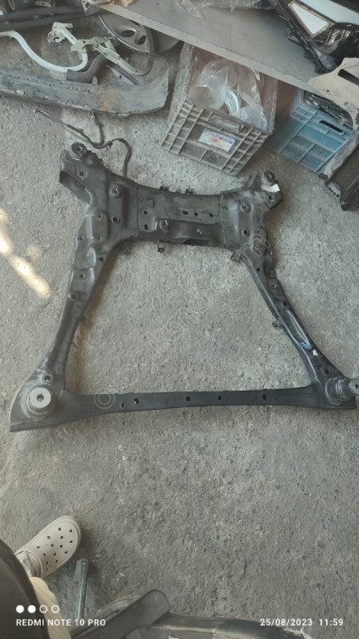 HYUNDAİ TUCSON 2023 ÖN BEŞİK TRAVERS ÇIKMA ORJİNAL PARÇA