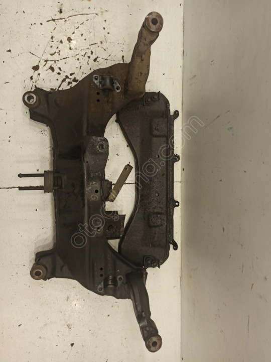 NİSSAN PREMİRA MOTOR TRAVESTİ