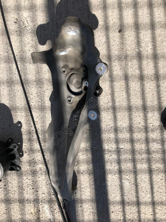 BMW X1 F48 SOL ÖN TAŞIYICI