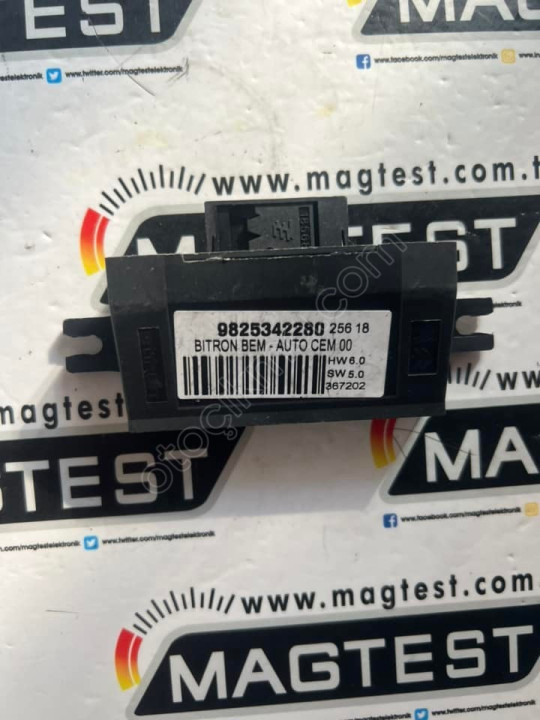 OPEL GRANDLAND X  Kapı Kontrol Ünitesi Modülü 9825342280