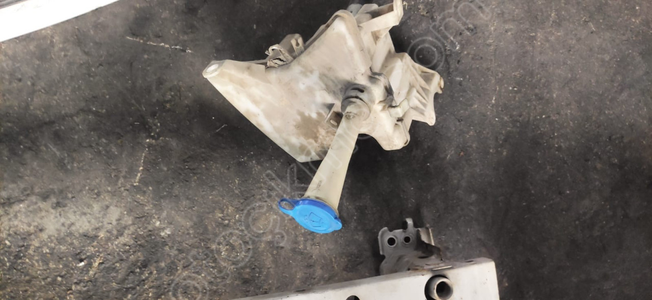 TOYOTA COROLLA 2017 SİLECEK SU BİDONU