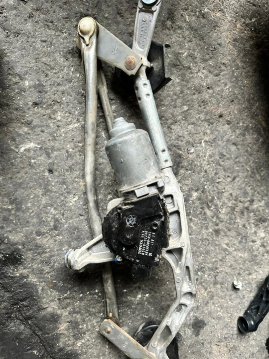 TOYOTA COROLLA 2017 ÖN CAM SİLECEK MOTORU