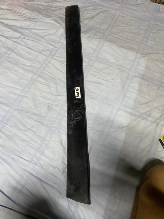 Volkswagen Passat B5 Sağ Ön Kapı Alt Plastiği Orjinal