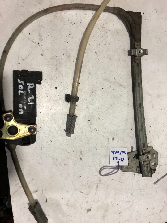 Renault R21 Sol Arka Kapı Cam Krikosu