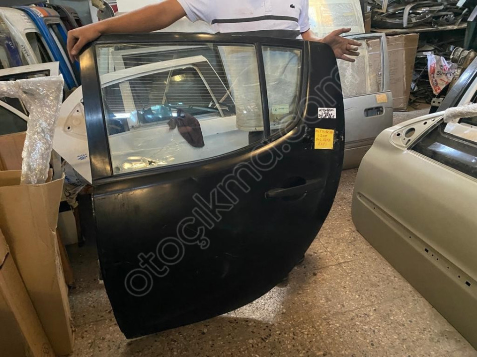 MİTSUBİSHİ L200 SOL ARKA KAPI KELEBEK CAMI 2008-2015 MODEL