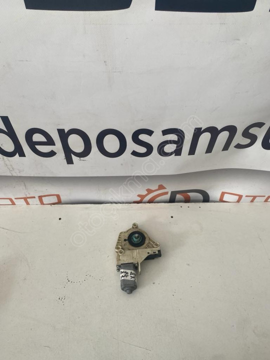 Reange Rover Sağ Arka Cam Motoru Hatasız Orjinal Çıkma