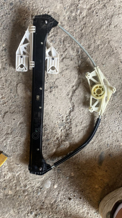 8V4839462 audi a3 2020 arka sağ cam krikosu