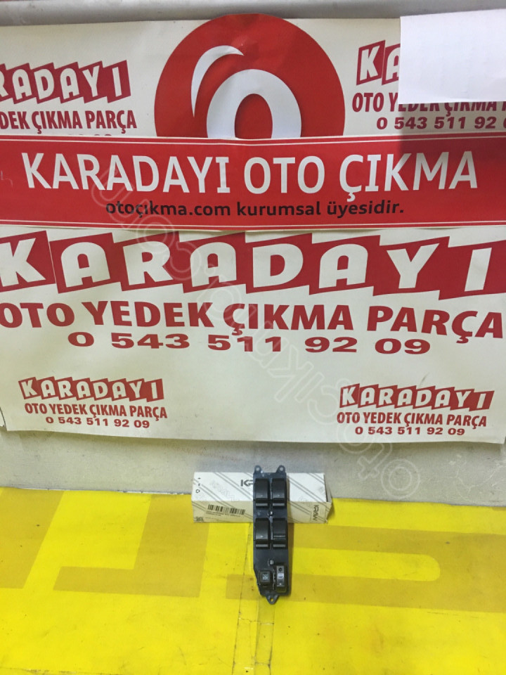 Toyota Avensis 02-07 model. Cam düğmesi
