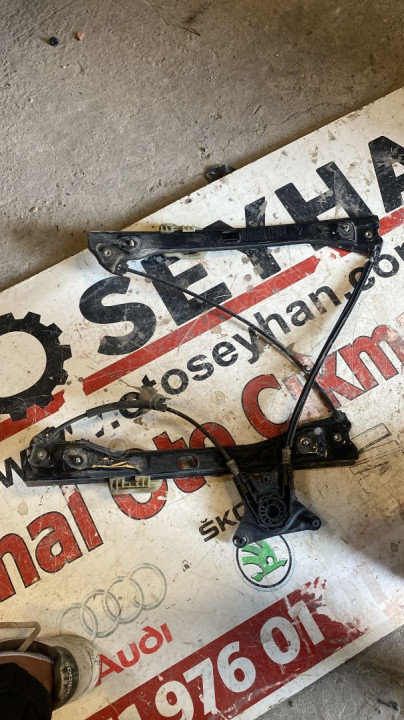 skoda rapid 2016 sol arka kapı cam krikosu