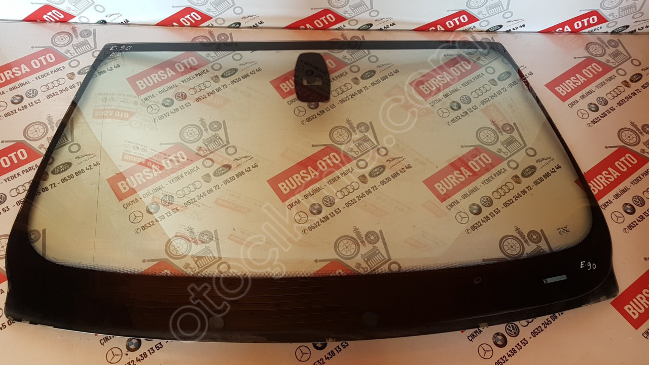 BMW E90 3 SERİ ÖN CAM YAN SANAYİ SÖKME