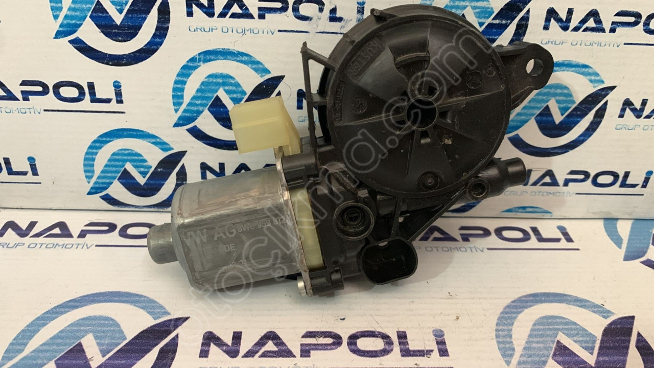 8W0959812 AUDİ A4 SAĞ ARKA CAM MOTORU 2016/2023