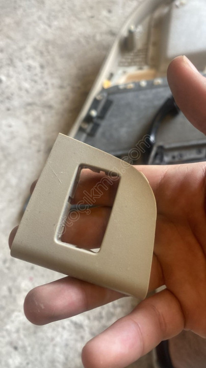 5E0867185 octavia 2018 sol arka kapı cam düğmesi çerçevesi