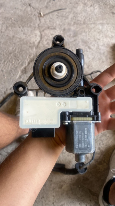 5Q0959811E skoda octavia 2018 sol arka kapı cam motoru