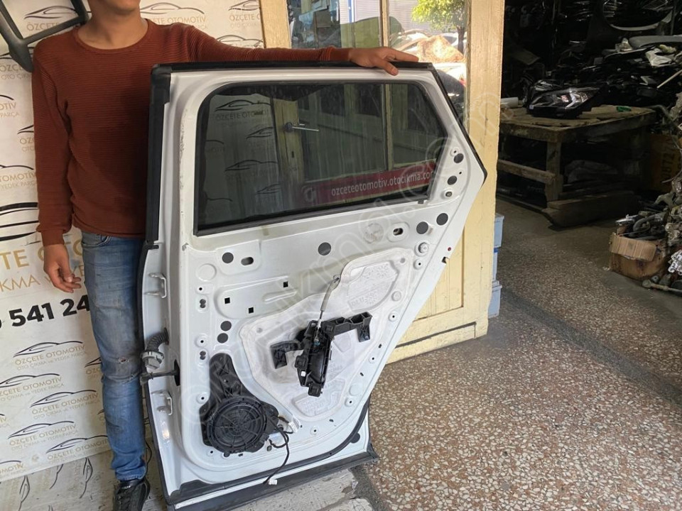 PEUGEOT 3008 SAĞ ARKA KAPI CAMI ORJİNAK ÇIKMA TEMİZ