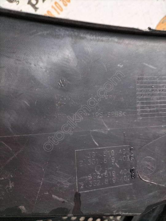 Volkswagen Passat B8 çıkma cam önü ızgarası sağ 2015-2018