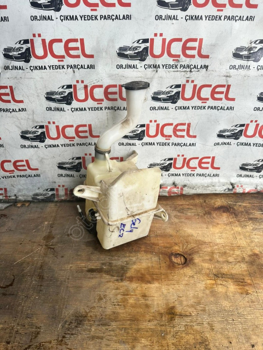 GEELY EMGRAND EC7 CAM SU BİDONU