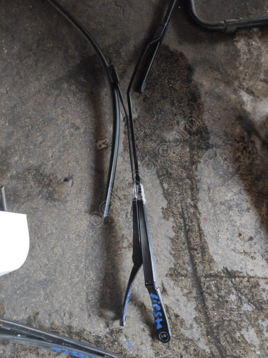 FORD FİESTA 2019 SİLECEK KOLU