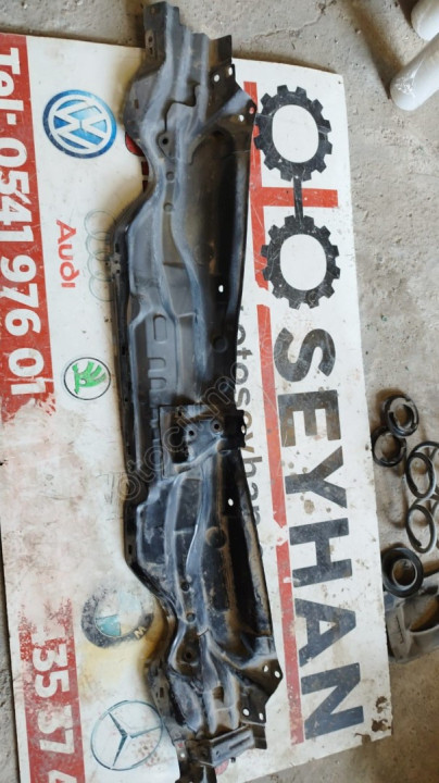 Toyota Corolla 2018 ön cam eleği alt sacı