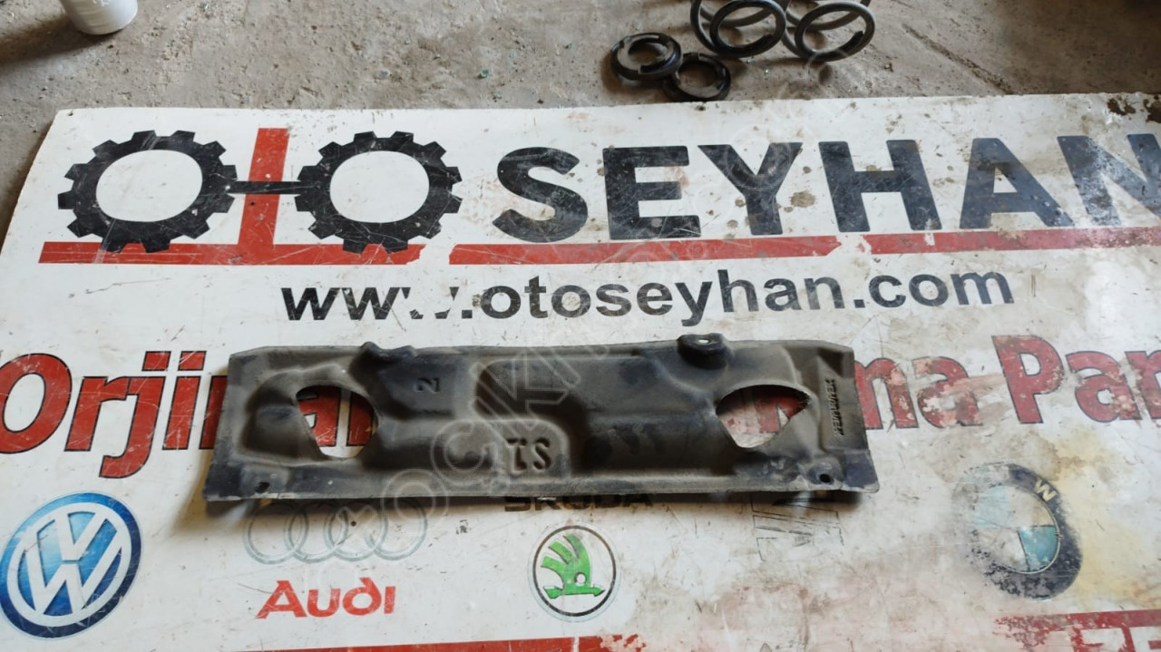 Toyota Corolla 2018 ön cam eleği alt keçesi