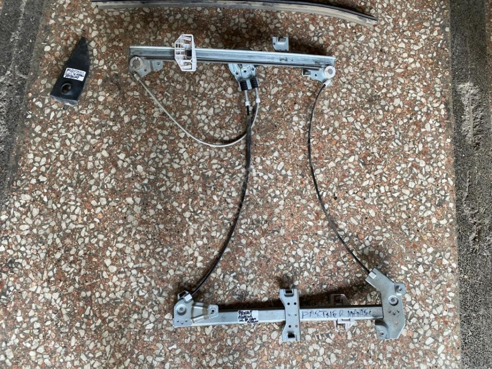 CİTROEN BERLİNGO SOL ÖN KAPI CAM KRİKOSU 98-08