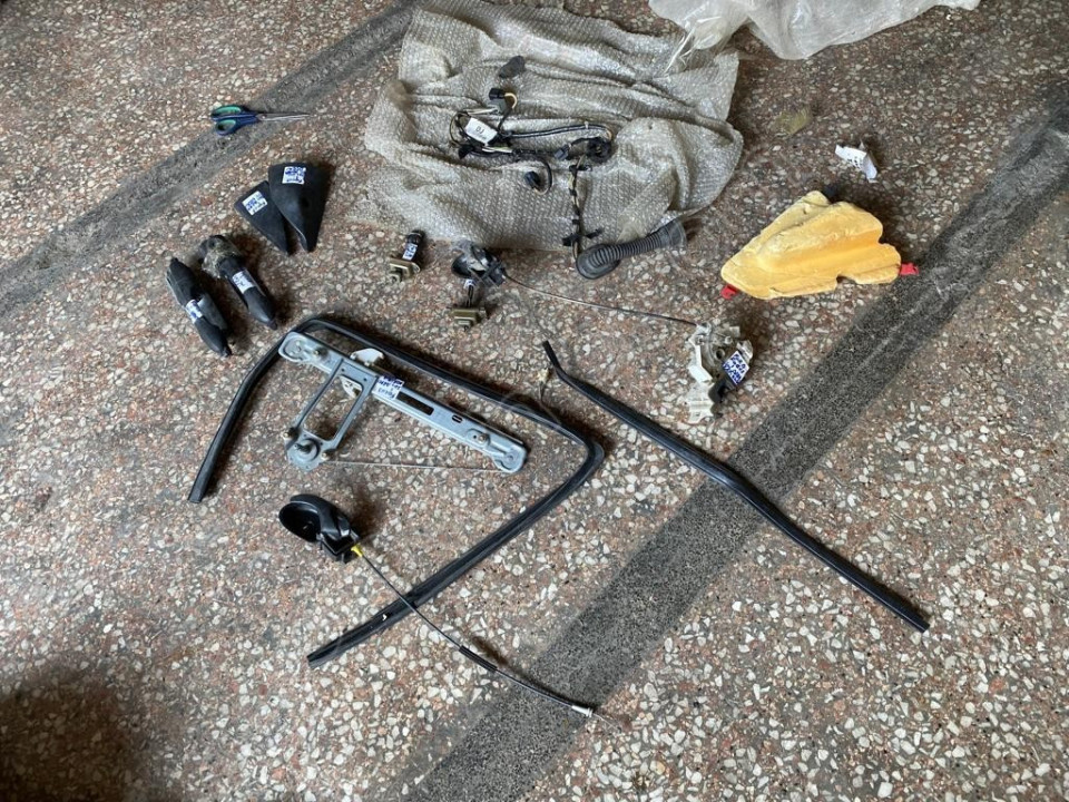 FORD FOCUS SOL ARKA KAPI CAM KRİKOSU MANUEL 1998-2005 MODEL