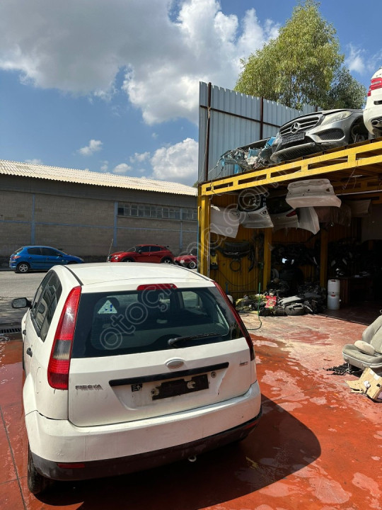 2006 FIESTA BAGAJ CAMI MERTLER OTO YEDEK PARÇA’’DA