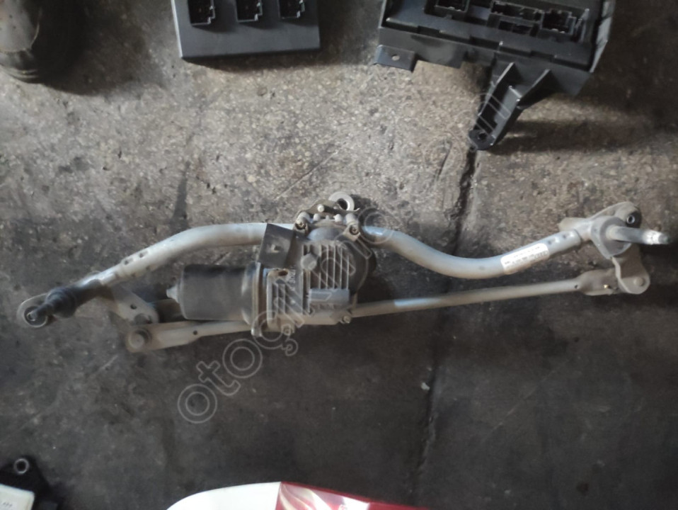 AUDİ A4 2.0 DİZEL 2013 ÖN CAM SİLECEK MOTORU