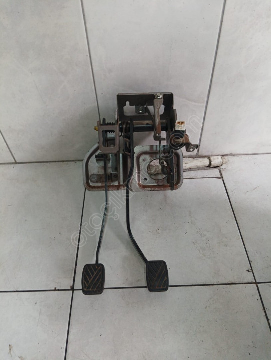 2011 SUZUKİ SWİFT FREN DEBRİYAJ VE PEDALI