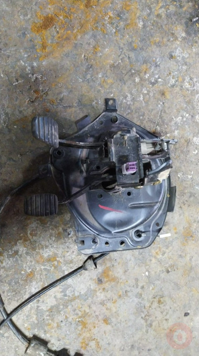 Kango 1.9 debriyaj pedal takımı çıkma