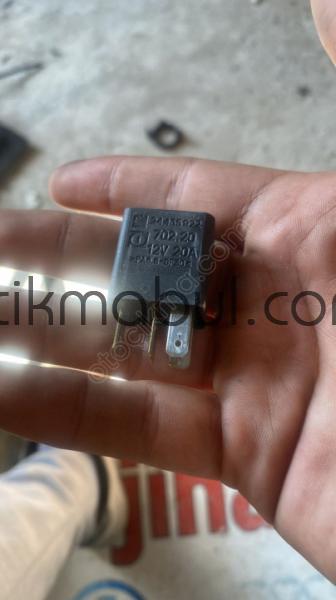 24435922 opel corsa d 4 dişli siyah röle