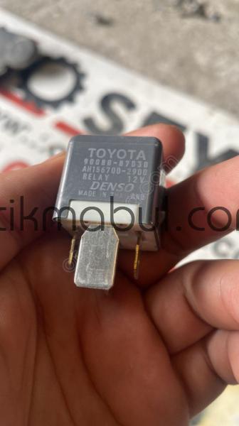 90080-87030 toyota corolla 2018 4 dişli gri röle