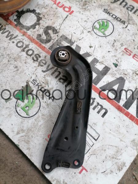 5Q0505225 Passat b8 arka dingil bağlantı ayağı